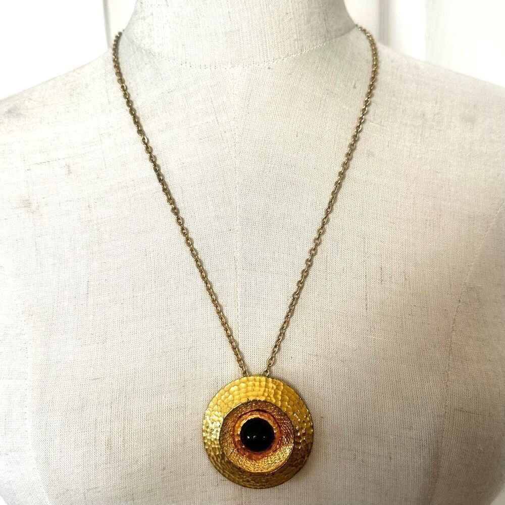 Gold tone and black round vintage pendant necklace